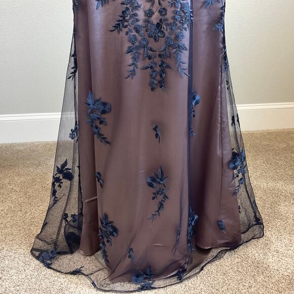 JS Collections Lace Short Sleeve Evening Gown Blue Size 10 Embroidered Formal - Picture 9 of 14